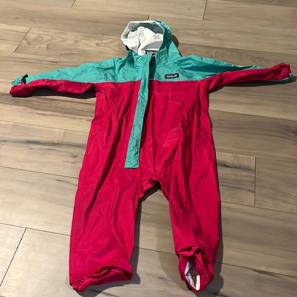 Patagonia Other - Patagonia Torrentshell rain suit 12-18m